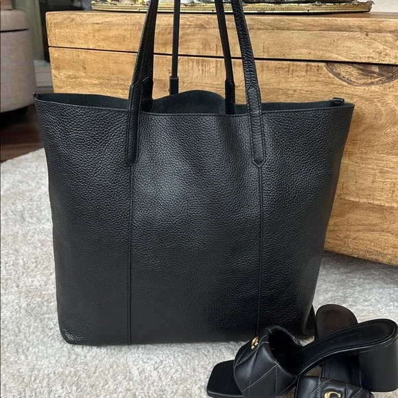 Banana Republic Large East West Basic Leather Tote | Carryall - Picture 5 of 16